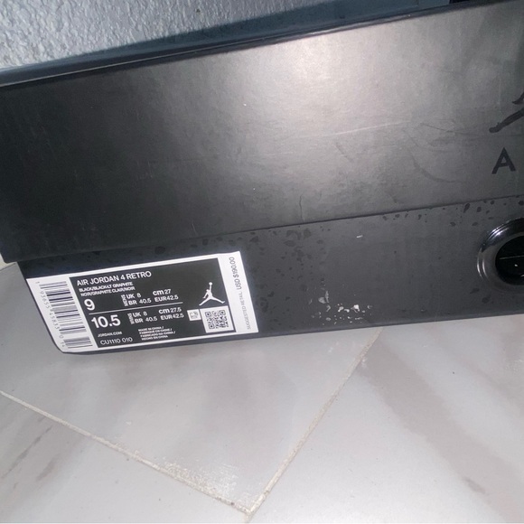 Jordan 4’s Black cat RETRO 2020 size 9